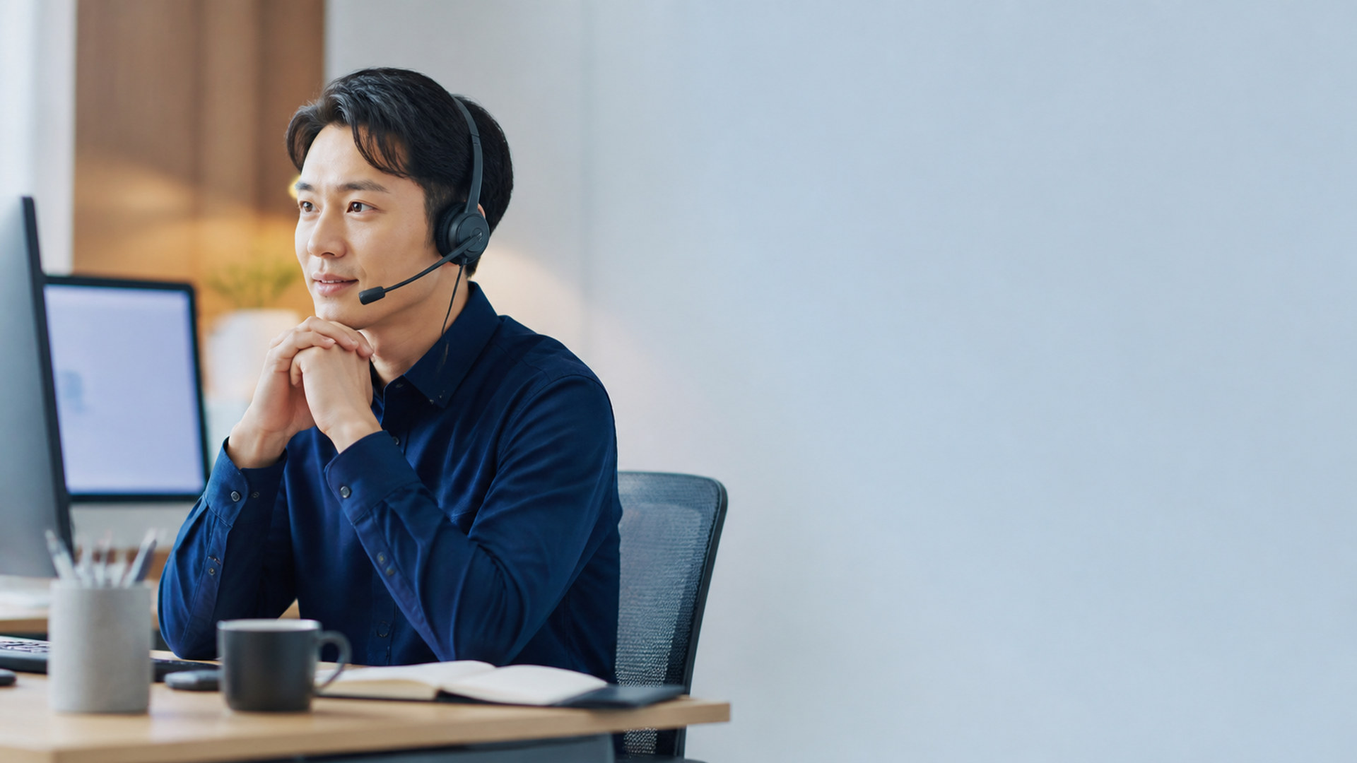 カスタマーサポート customer-support-office-02