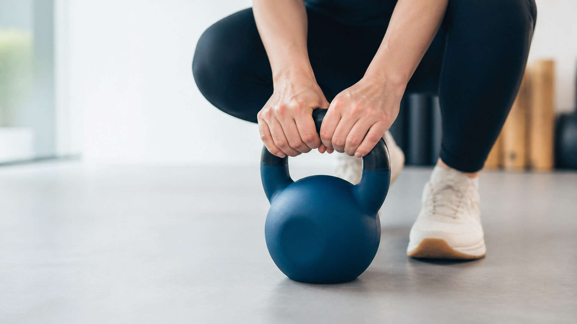 ジムで運動する人々 fitness-gym-people-06