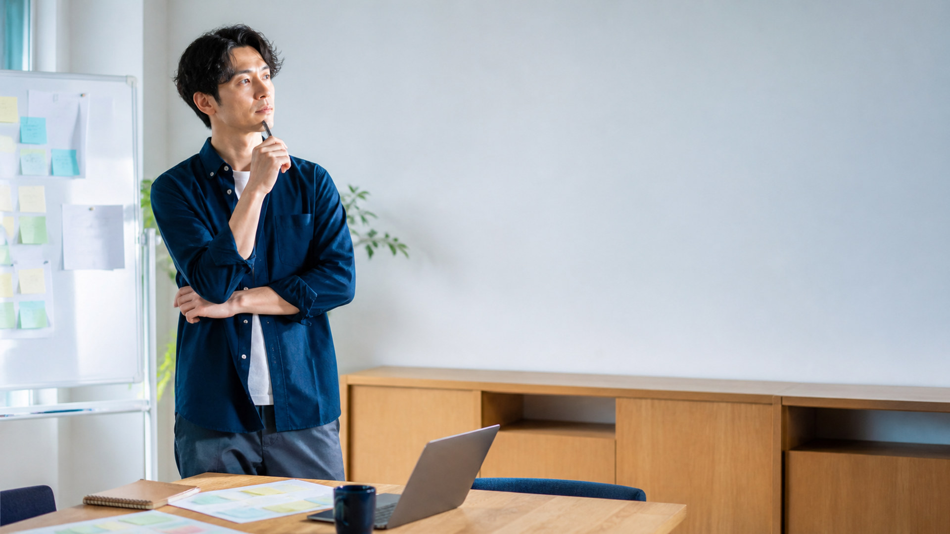 オフィスのアイデア会議 office-brainstorming-02