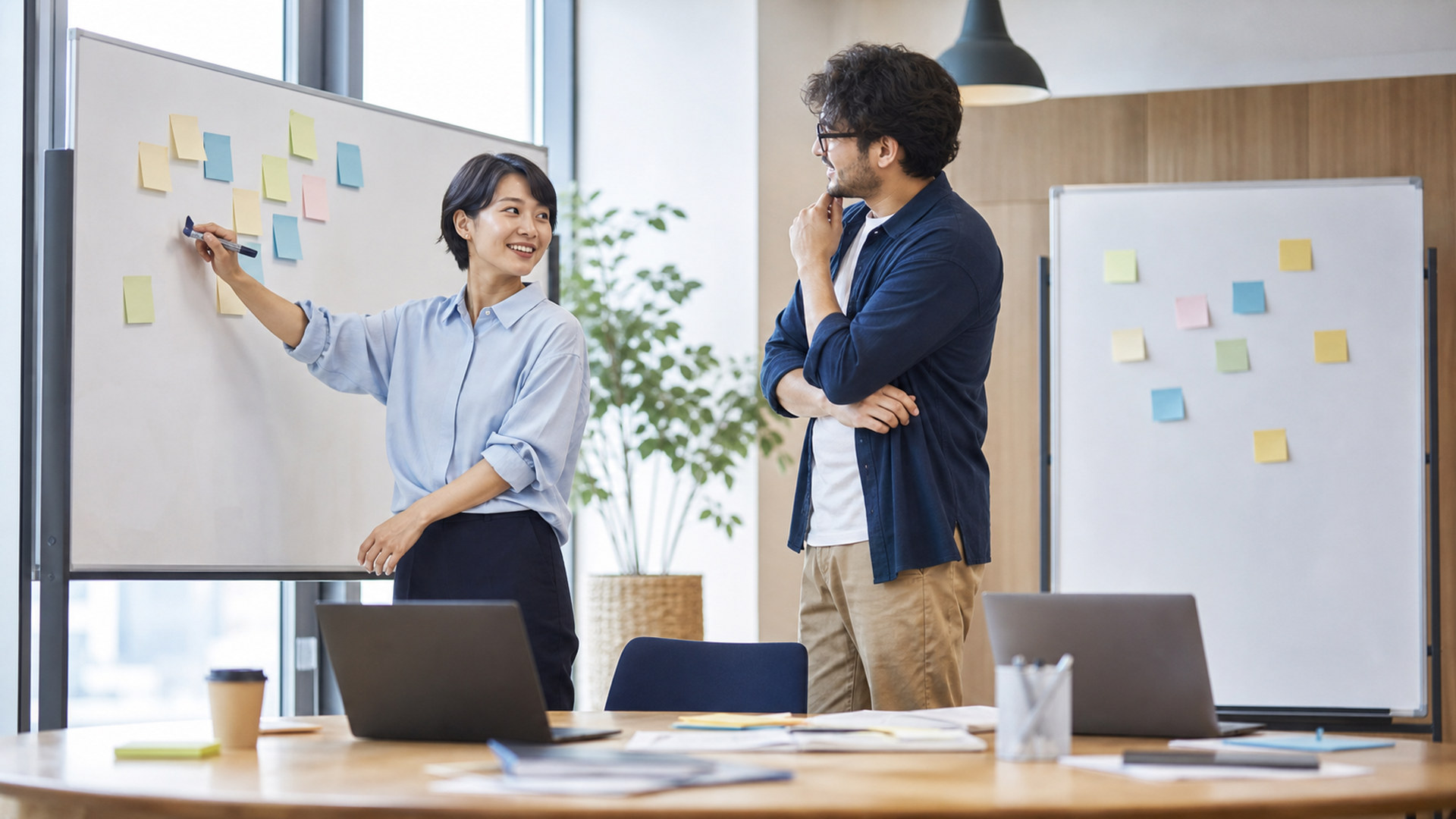 オフィスのアイデア会議 office-brainstorming-04